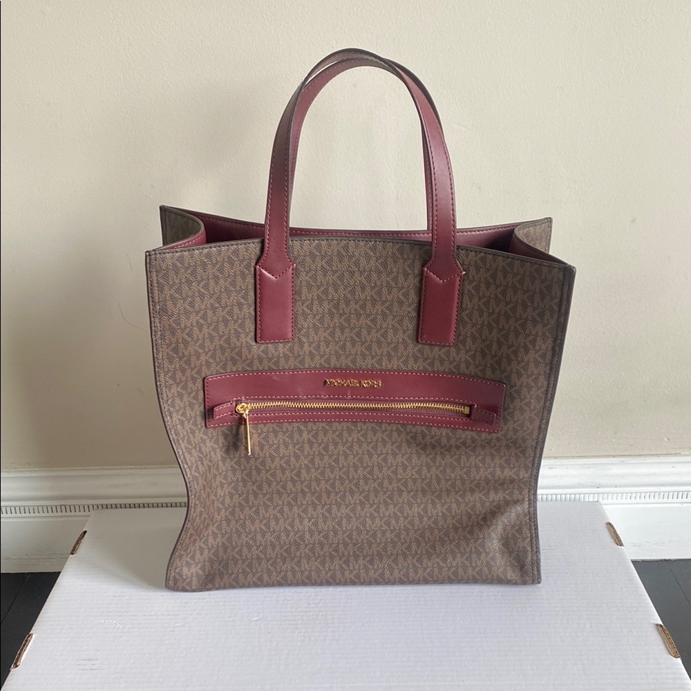Michael Kors Large Logo Kenley Tote